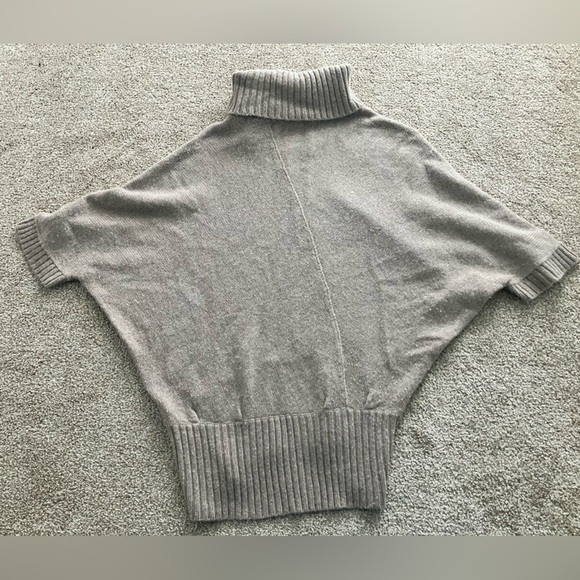 Banana Republic Wool Blend XS Tan Short-Sleeved Cowl Neck Poncho Sweater - Picture 2 of 8